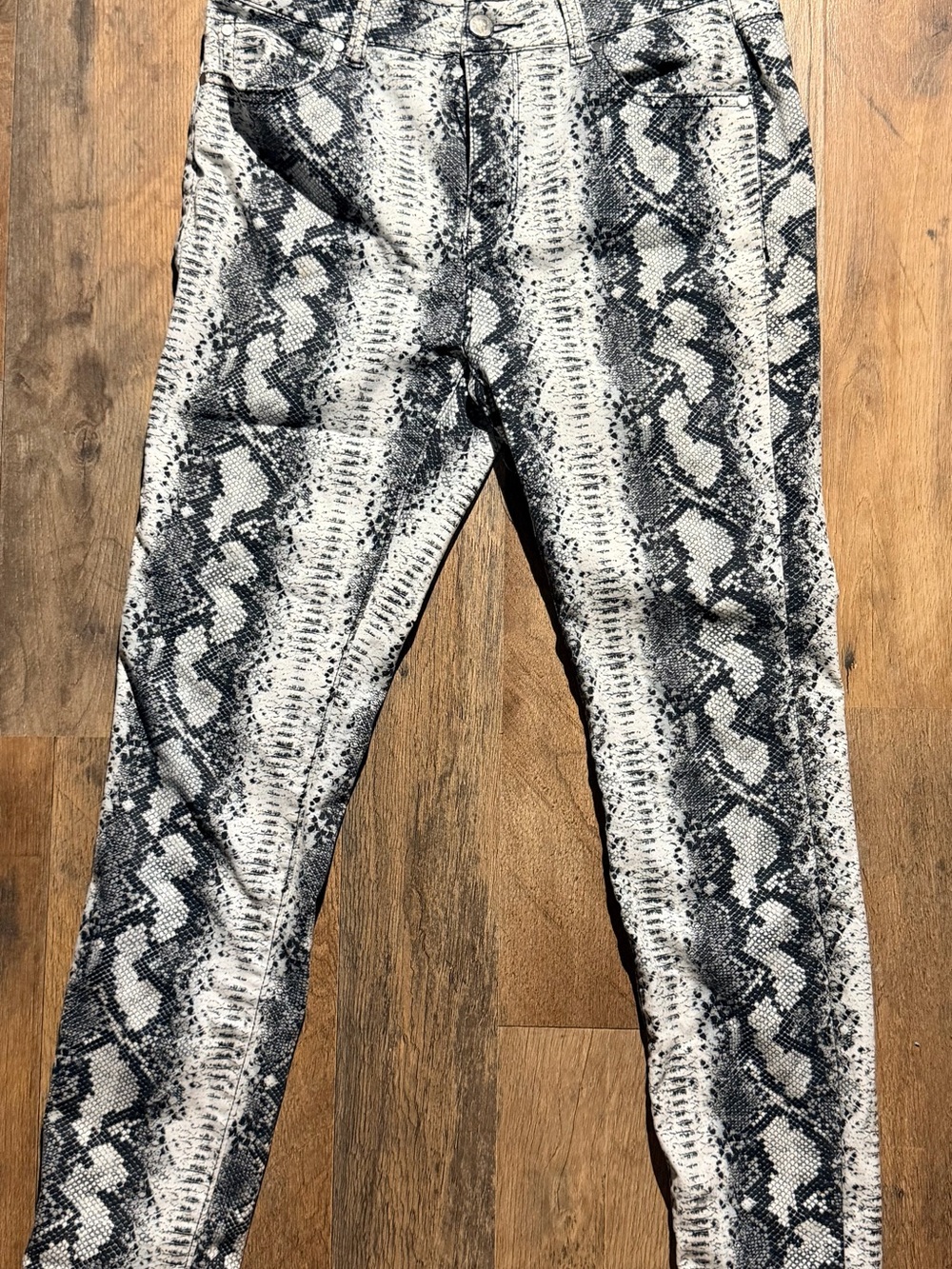 Snake-Print Skinny Pants - Black & White